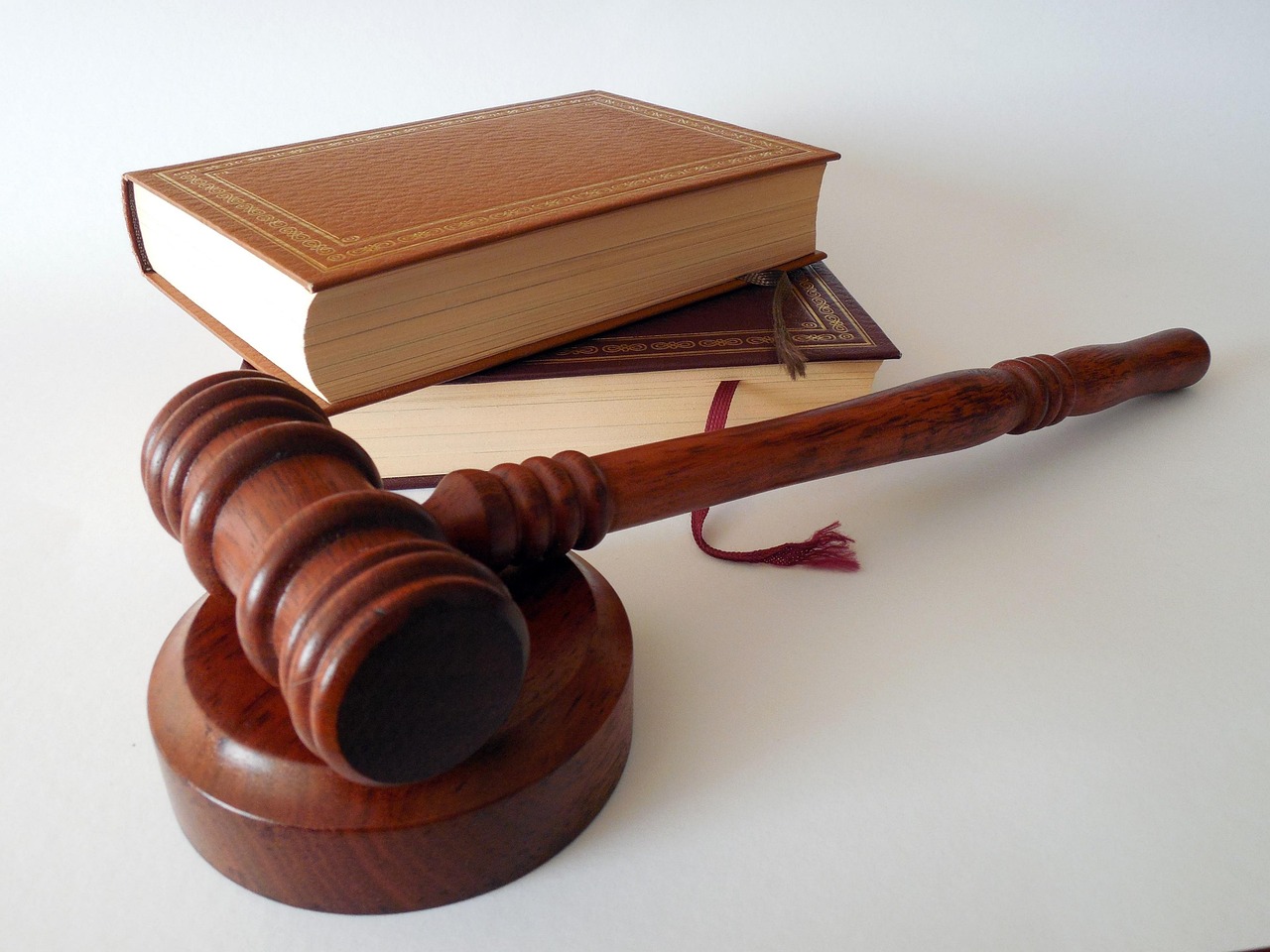 Communication and Cultural Skills for Higher Education — Hammer, books, law, dish, lawyer, paragraphs, regulation, court of justice, a book, §, code, law books, judge, order, rule, disposal, auction, law, law, law, law, law, lawyer, lawyer