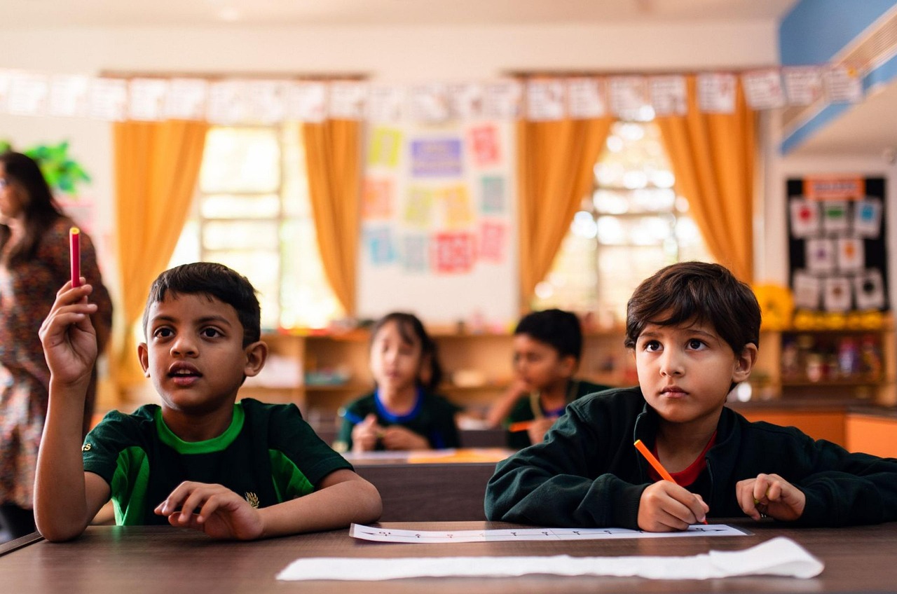 Understanding English Grammar — School, classroom, students, children, learn, study, write