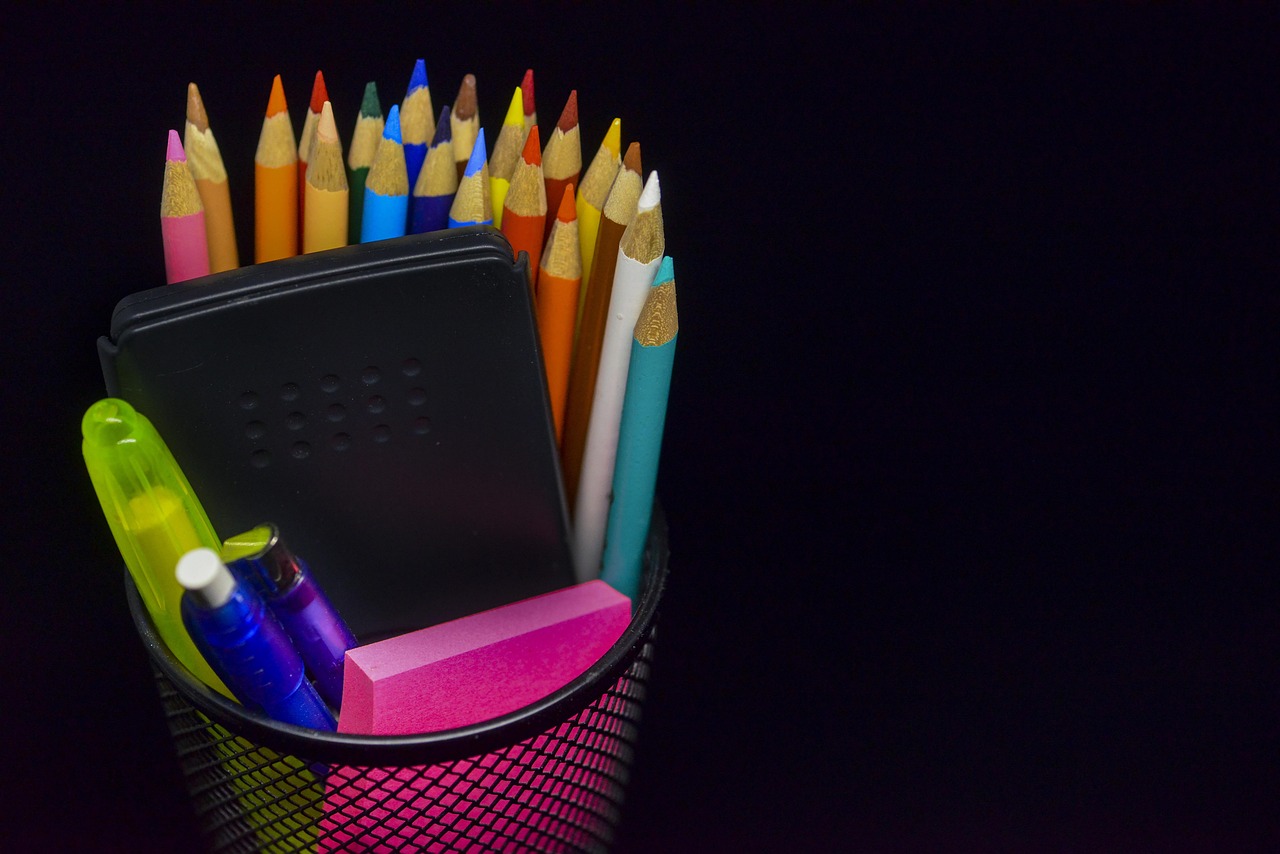 Teaching Materials and Aids and Classroom Management Strategies — Teacher, back to school, learning, student, classroom, back to school background, chalkboard, blackboard, teacher classroom, school background, pencil, study, college, university, school, education, elementary, teaching, knowledge, black background, black school, black education, black learning, black study, black classroom, black studying, black blackboard, black knowledge, teacher, teacher, teacher, teacher, teacher, chalkboard