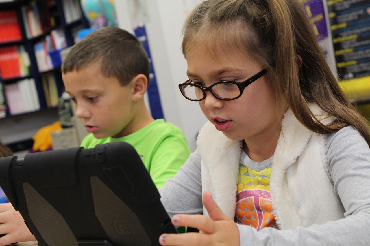 Methodologies for Teaching a New Language — Ipad, technology, tablet, computer technology, app, tablet pc, mobile, person on computer, student, brown computer, brown technology, brown laptop, brown mobile, brown tablet, ipad, ipad, ipad, ipad, ipad, tablet