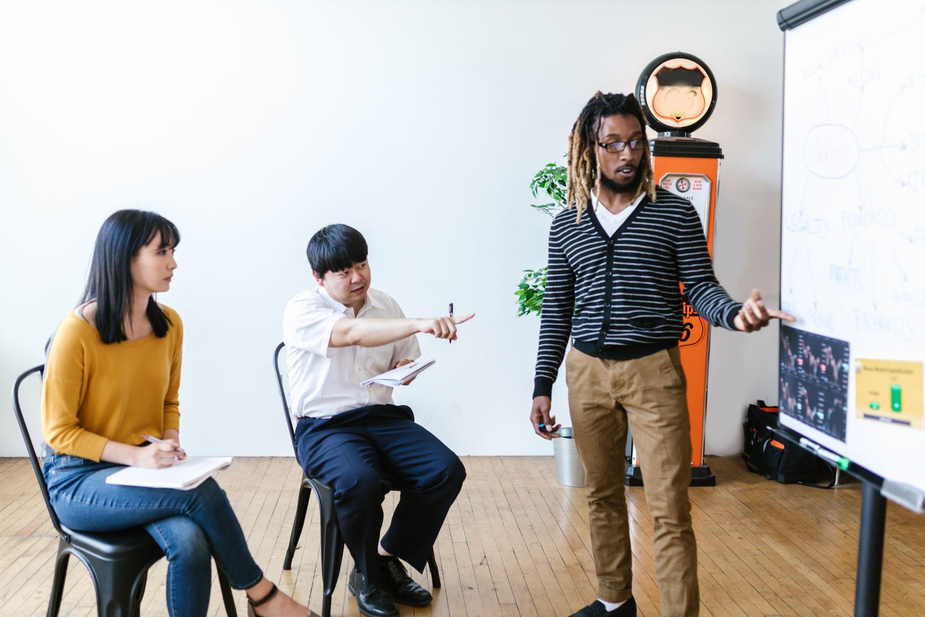 Micropigmentation techniques to enhance lips — A diverse group of adults in a learning session, actively engaging with a presentation.