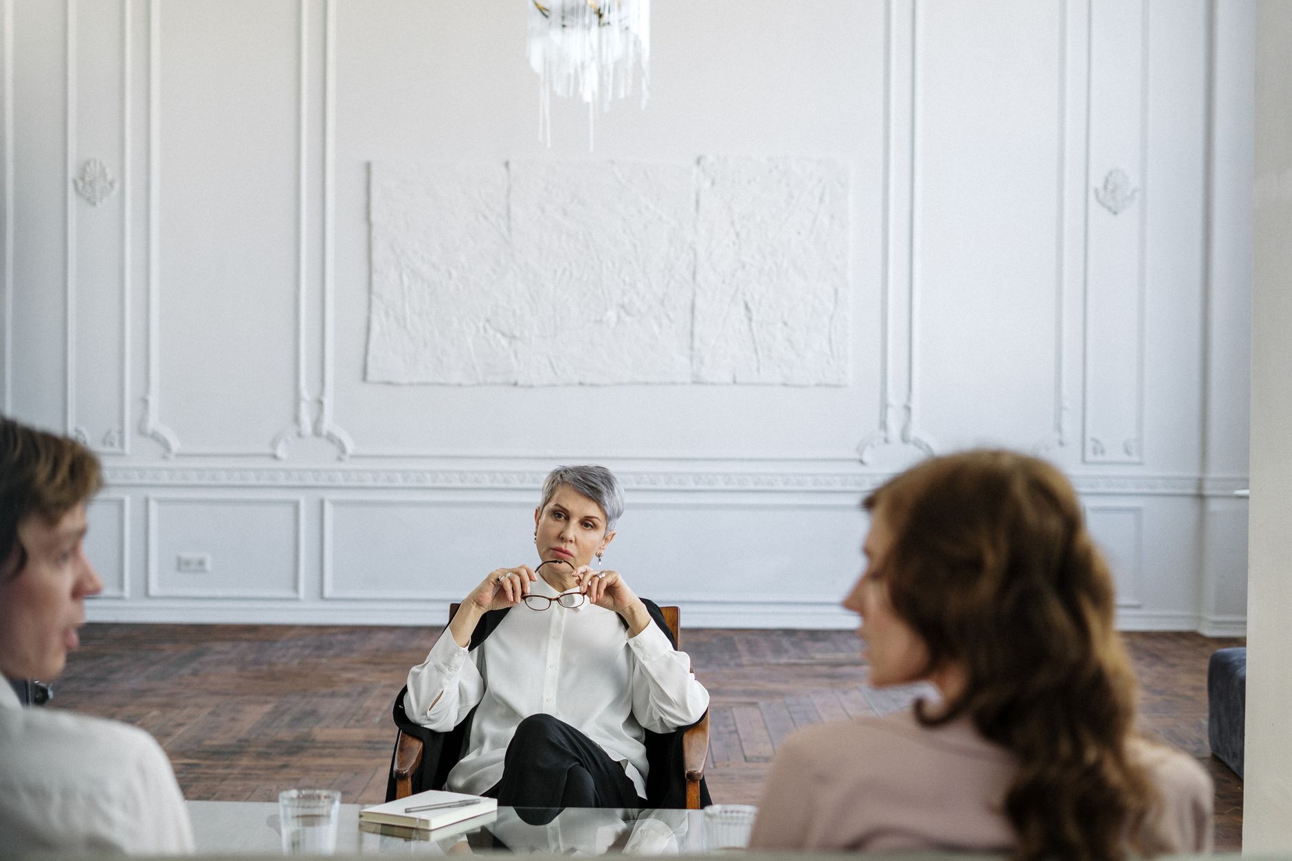 Health Coach Ethics — Professional counseling session with therapist and couple in a stylish office environment.