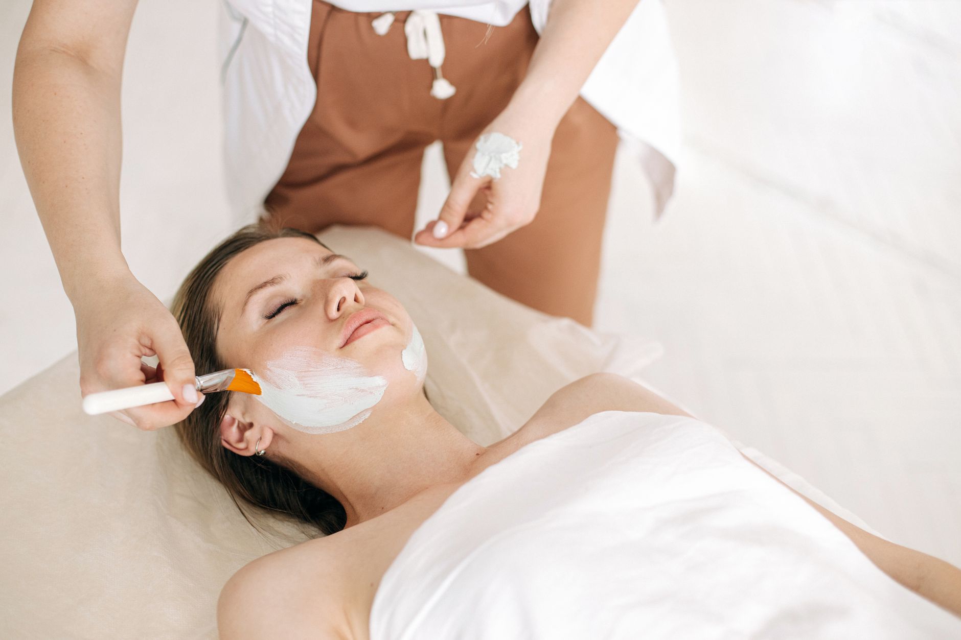 Facial electrotherapy — Woman receiving a rejuvenating facial treatment at a spa, promoting skin care and relaxation.